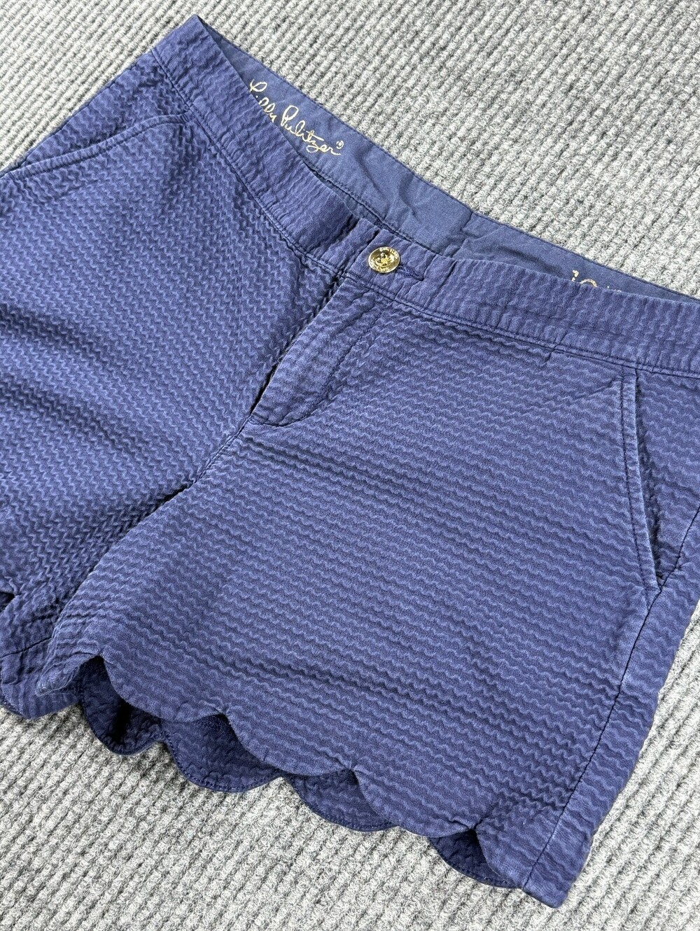 Lilly Pulitzer Buttercup Shorts Size 10 Navy Scalloped Hem Textured Summer